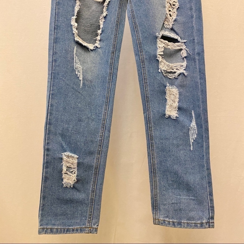 Boohoo NWT Sophie High Waist Distressed Jeans Women Light Wash Ripped Straight 2 - Picture 5 of 16
